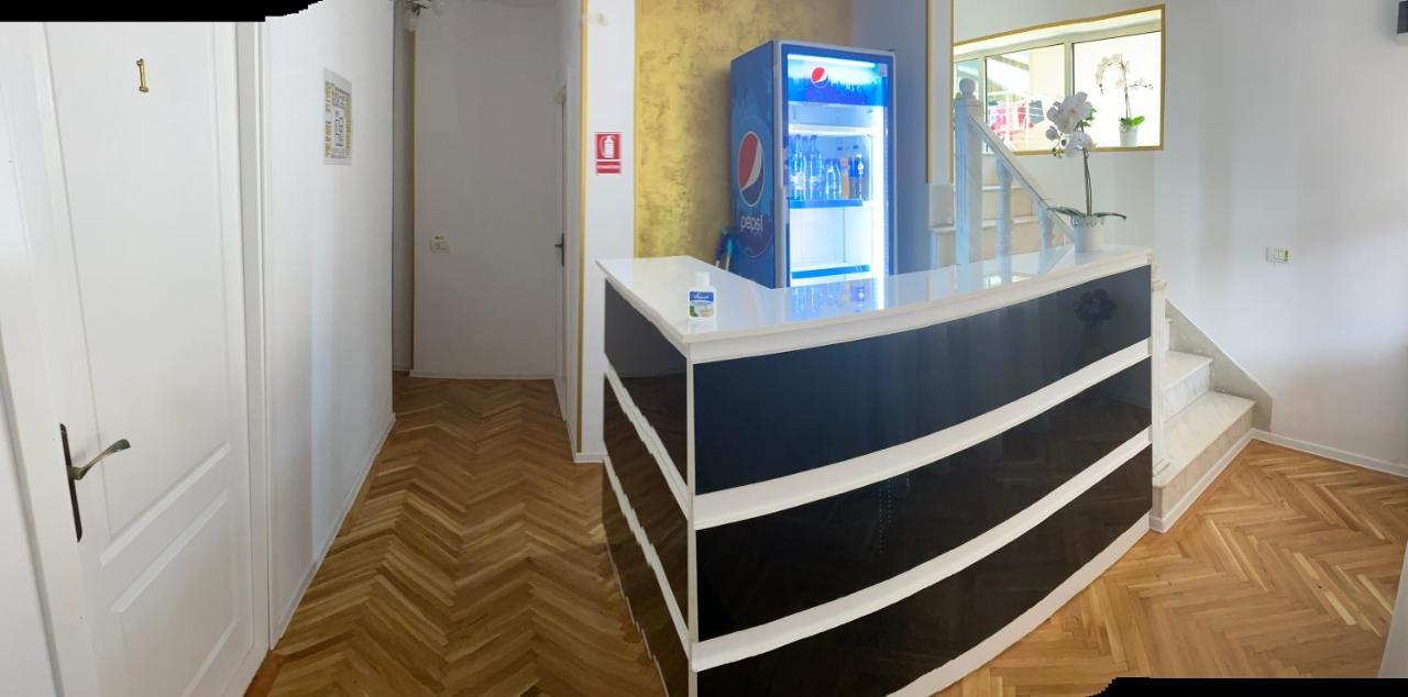 Casa Cattleya Otel Târgu Jiu Dış mekan fotoğraf