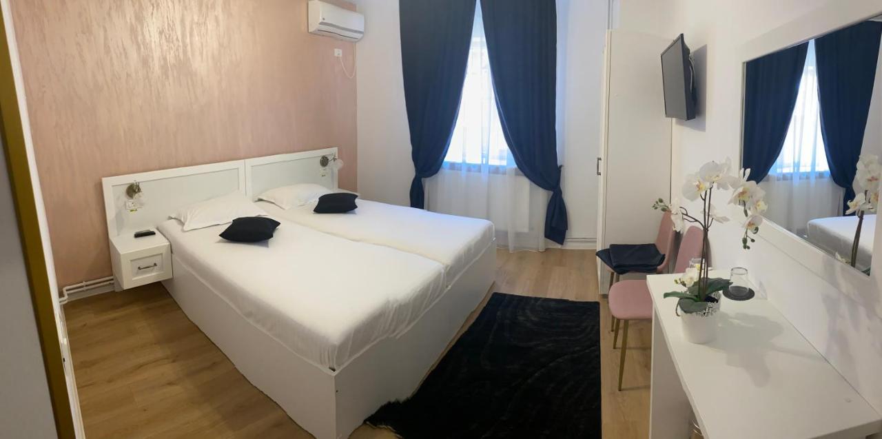 Casa Cattleya Otel Târgu Jiu Dış mekan fotoğraf