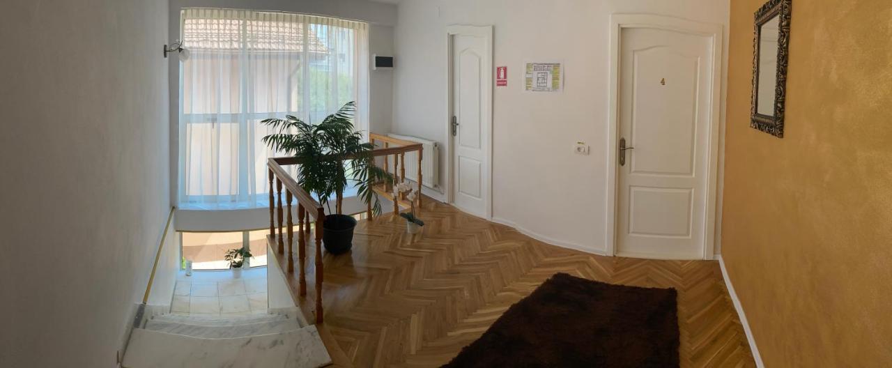 Casa Cattleya Otel Târgu Jiu Dış mekan fotoğraf