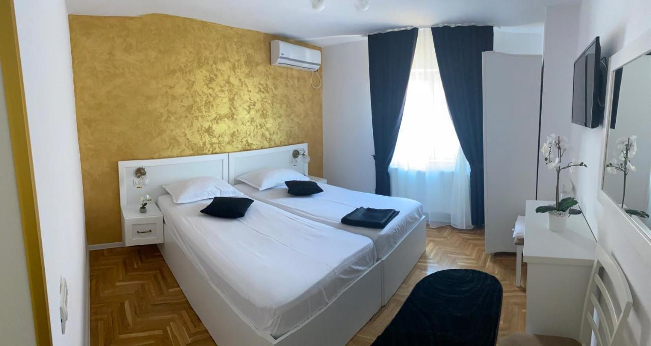 Casa Cattleya Otel Târgu Jiu Dış mekan fotoğraf